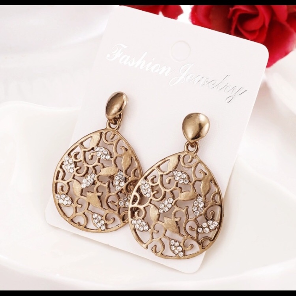 Dangle earrings